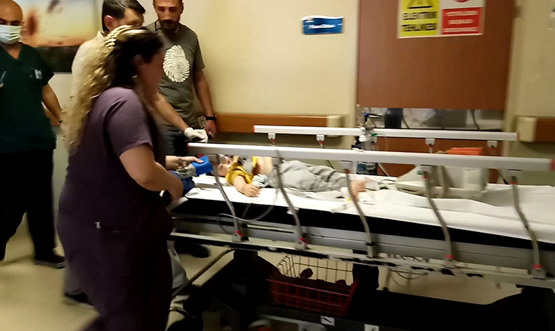 Bursa’da 3. kattan düşen bebek ağır yaralandı