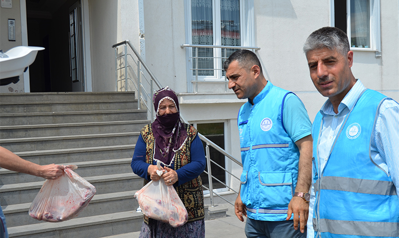 Kurban eti dağıtımı