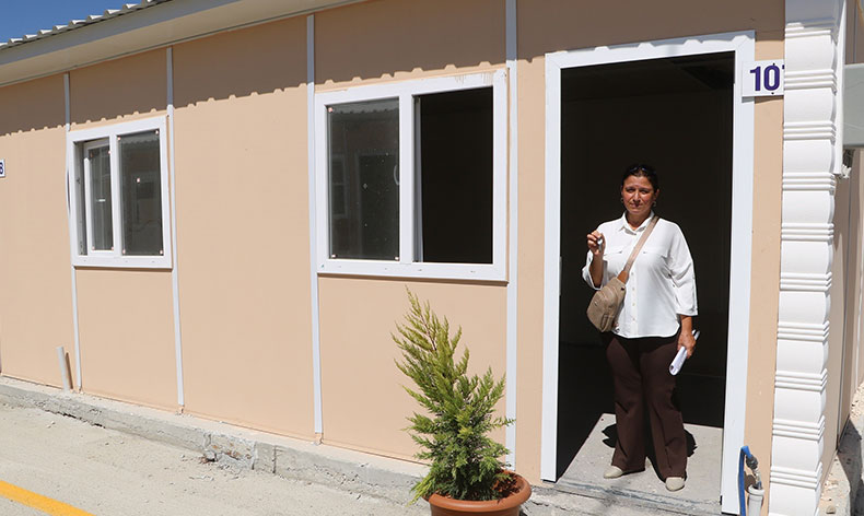 Enkaz kentte hüzünlü anahtar teslimi