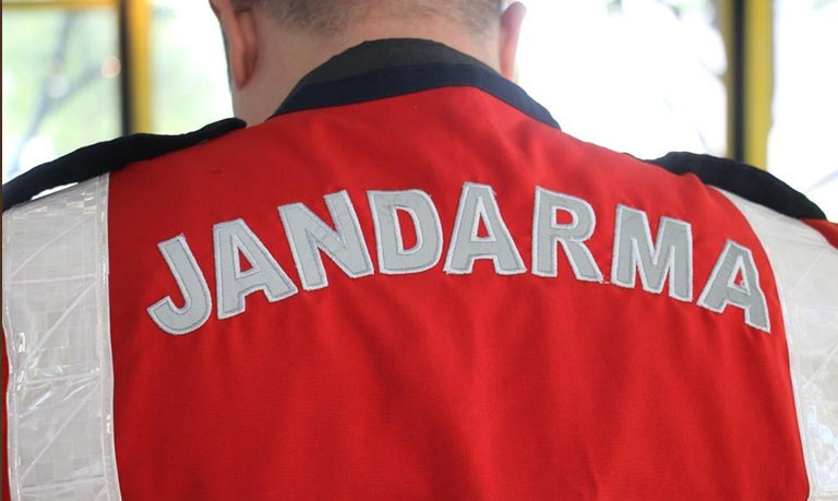 Komşusunun bahçesini kazdı, jandarmanın dikkatinden kaçamadı
