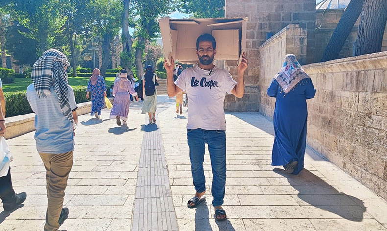 Şanlıurfalı güneşten böyle korundu