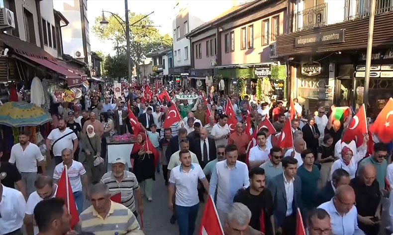 Bursalılar 15 Temmuz’un 7. yılında meydanlara akın etti