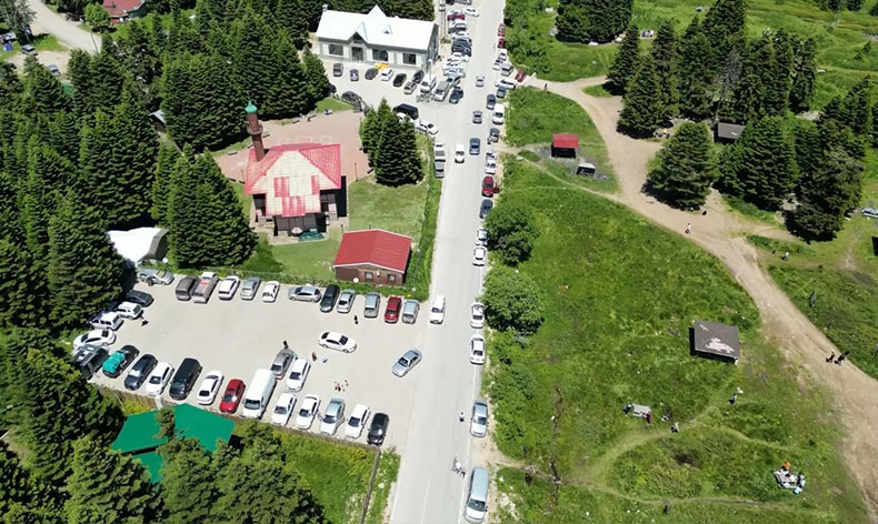 Binlerce vatandaş Uludağ’a akın etti