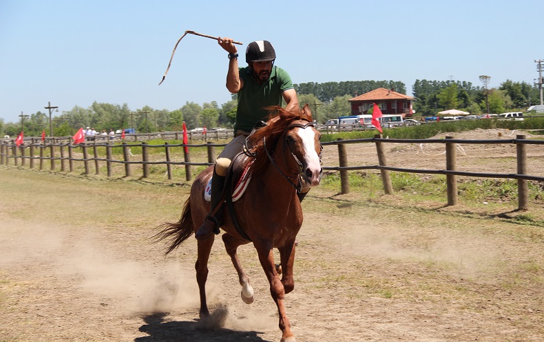 Rahvan At Yarışları nefes kesti