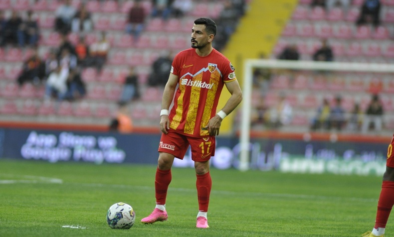 Sivasspor, Emrah Başsan ile ilgileniyor