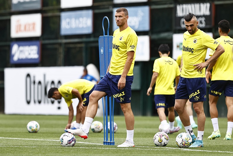 Fenerbahçe’de yeni transfer Edin Dzeko, ilk antrenmanına çıktı