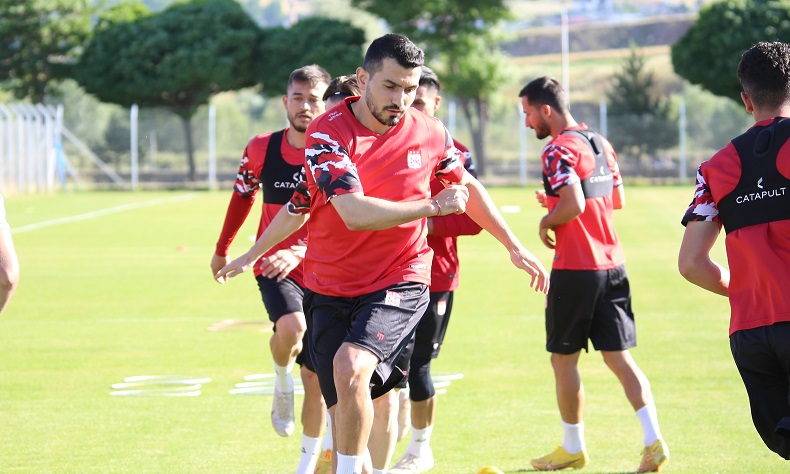 Sivasspor’da Emrah Başsan ilk idmanına çıktı