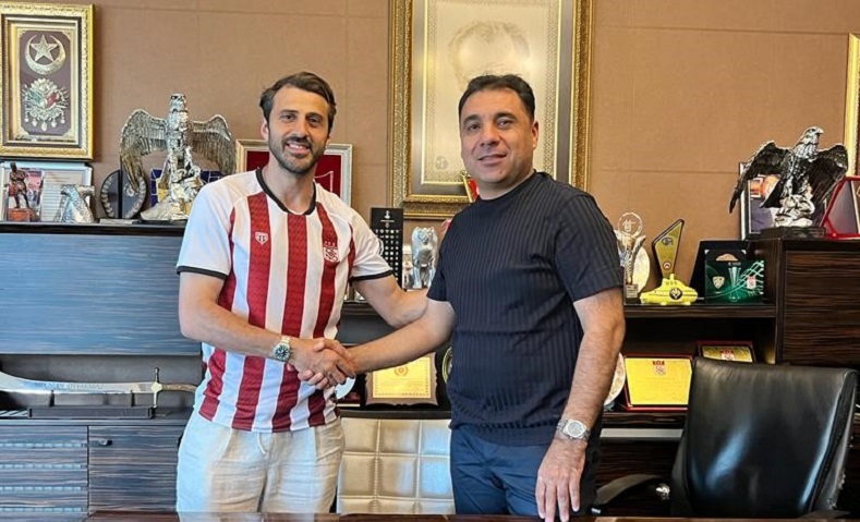 Caner Osmanpaşa 1 yıl daha Sivasspor’da