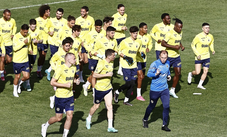 Fenerbahçe, Rusya kampının ilk antrenmanını yaptı