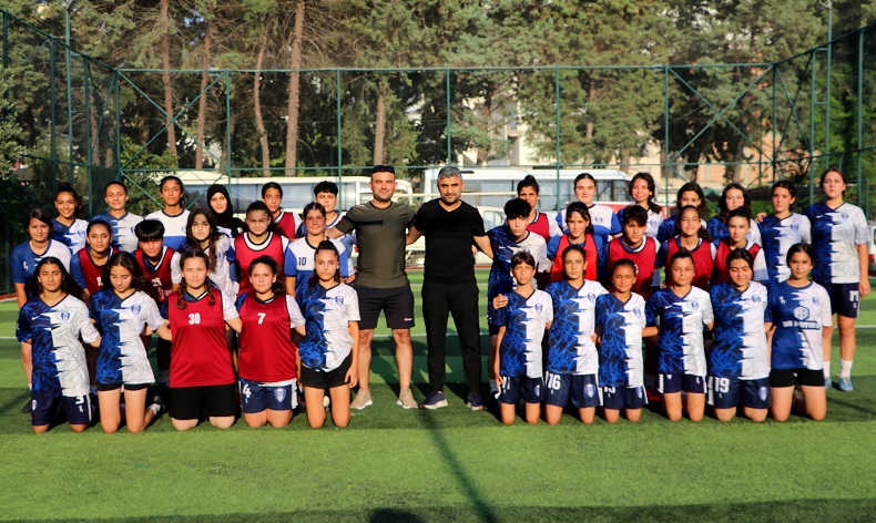 Futbol aşkına 200 kilometre yol gidiyorlar