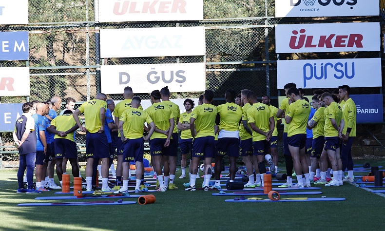 Fenerbahçe, yeni sezon hazırlıklarını sürdürüyor