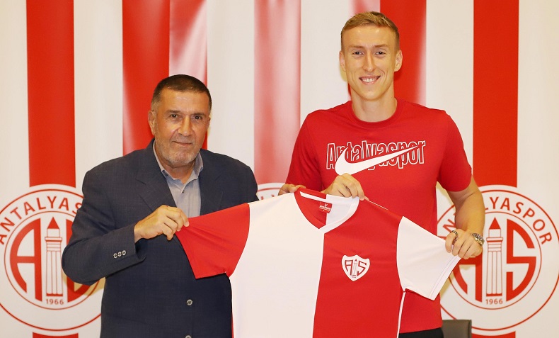 Antalyaspor, Adam Buksa’yı transfer etti