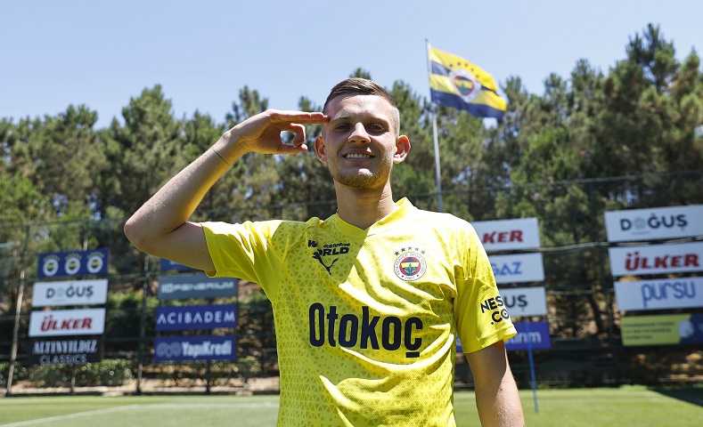 Sebastian Szymanski: “Fenerbahçe için en iyisini sergilemeye çalışan bir oyuncuyum”