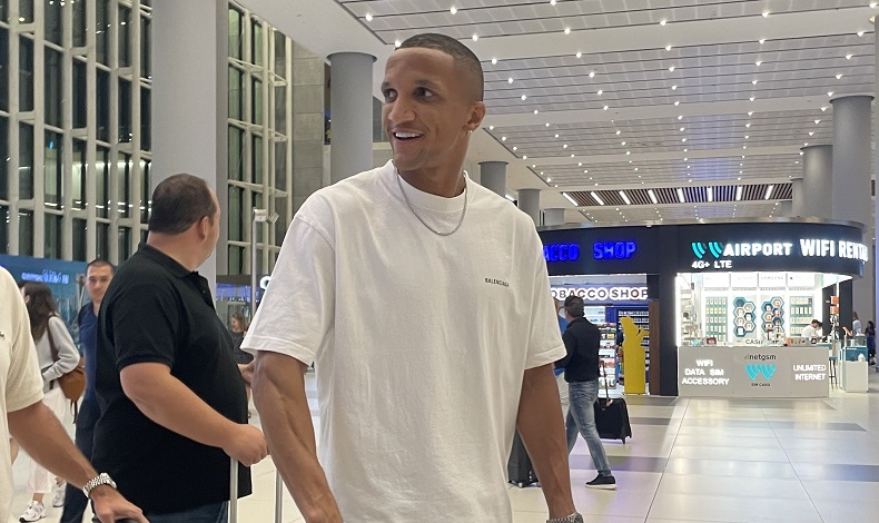 Fenerbahçe’nin anlaşmaya vardığı Rodrigo Becao, İstanbul’da