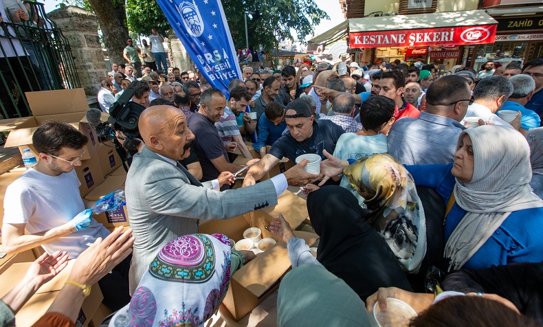 Bursa’da aşure kazanları birlik için kaynadı
