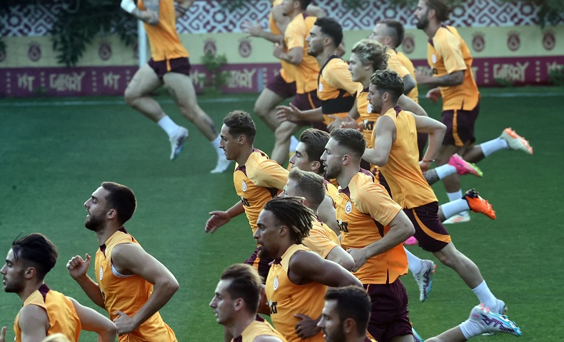 Galatasaray, Zalgiris maçının kadrosunu UEFA’ya bildirdi