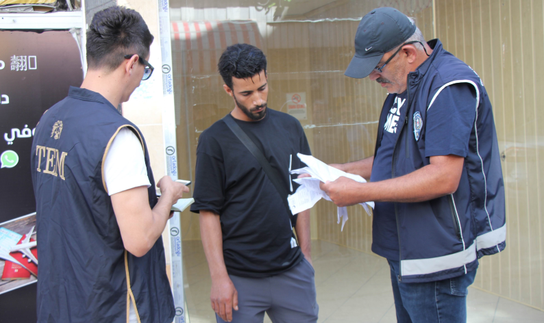 Düzensiz göçmenlere eş zamanlı uygulama