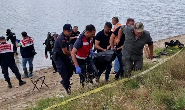 Oltasını kurtarmak için girdiği gölette boğuldu