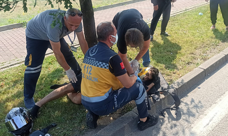 Bursa’da ağaca çarpan motosiklet 150 metre savruldu