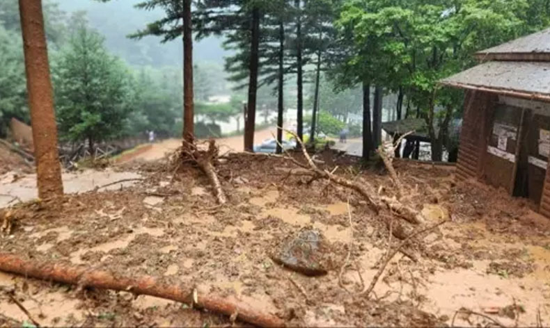 Güney Kore’de sel ve toprak kayması