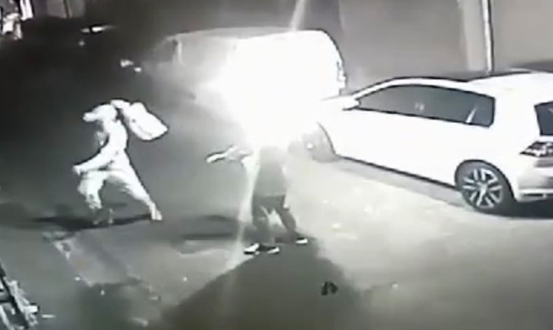 Kuaföre molotoflu saldırı kamerada