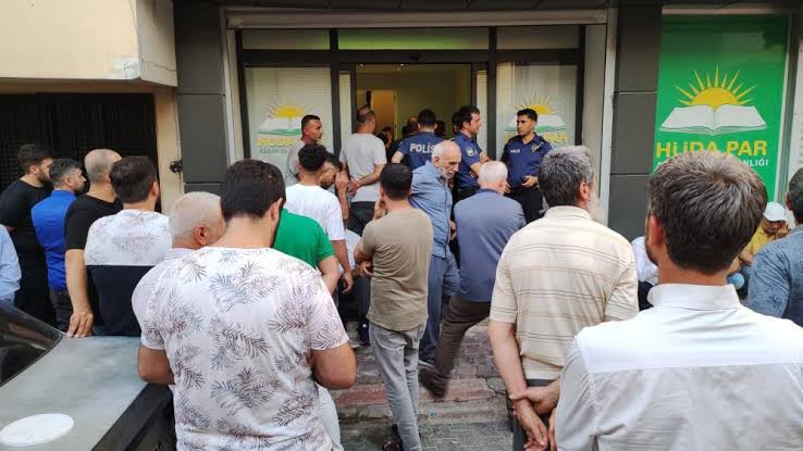 İl Başkanlığına saldırı, il başkanı yaralandı il sekreteri hayatını kaybetti
