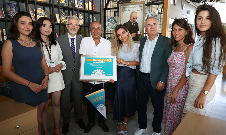 Örnek işletme belgesini başkanlar verdi