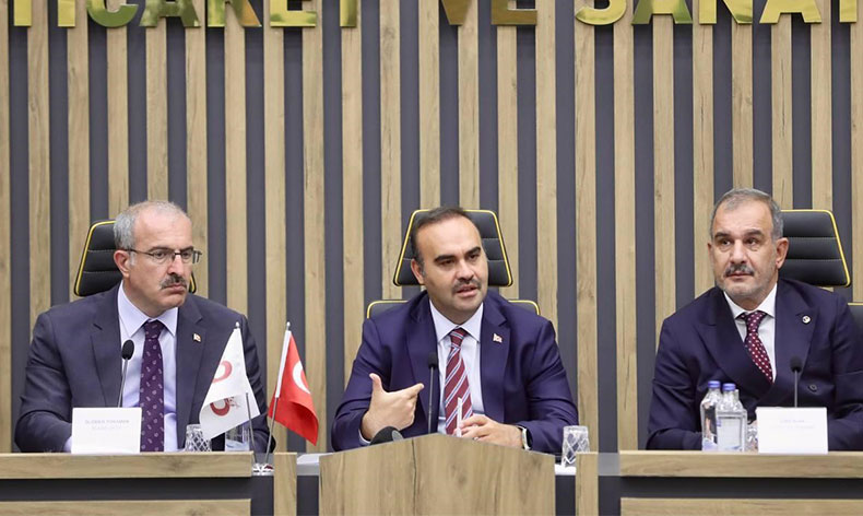 Bakan Kacır, iş dünyası ile bir araya geldi