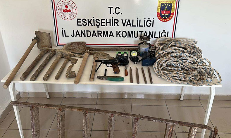 Jandarmadan kaçak kazıya suçüstü