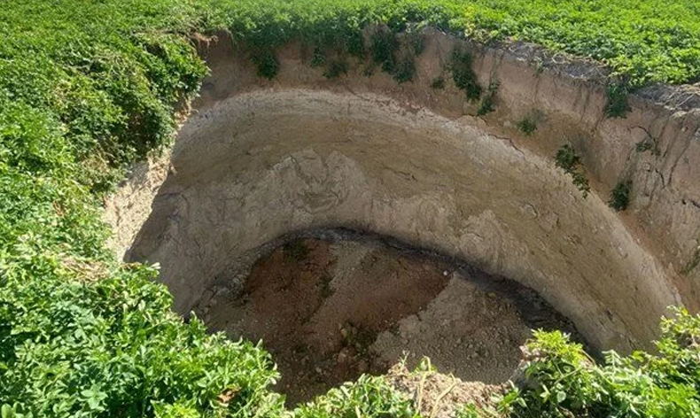 Konya’da 15 metre derinliğinde obruk oluştu