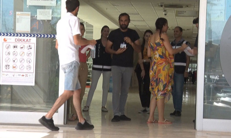 Öğretmen adayları içeride aileler dışarıda ter döktü