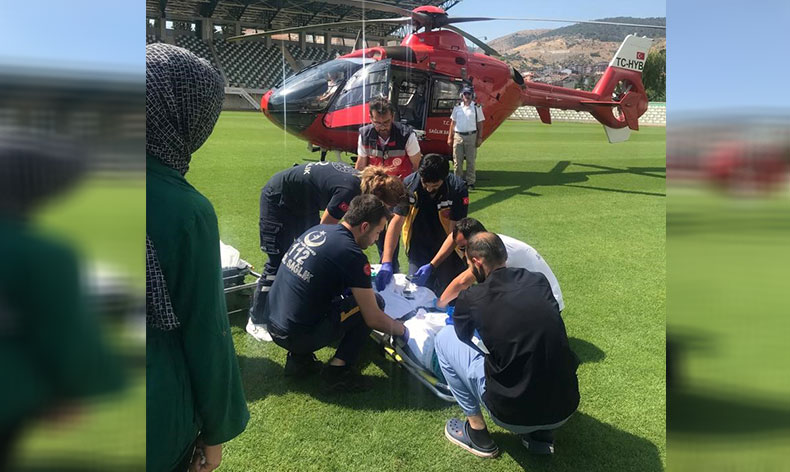 Doğumda fenalaşan annenin yardımına ambulans helikopter yetişti