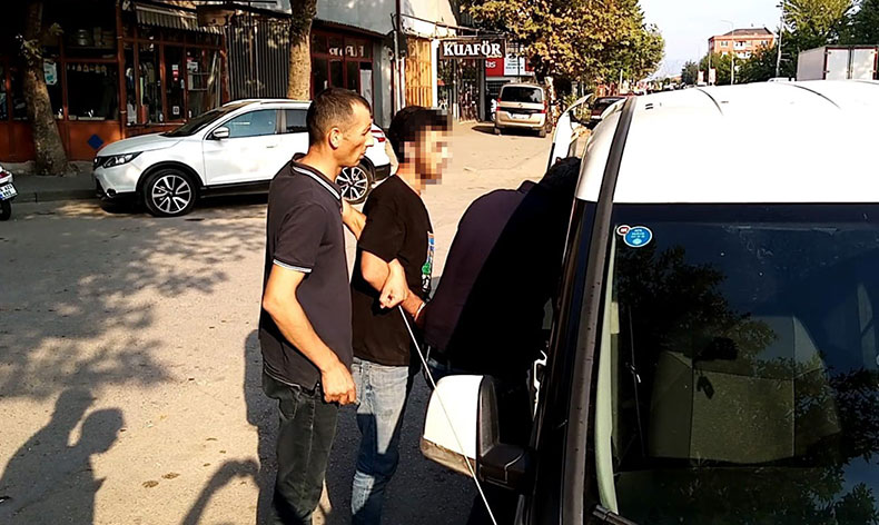Market görevlisini darp eden hırsızı vatandaşlar yakaladı