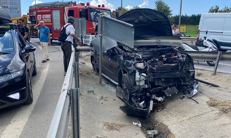 Lüks cip bariyerlere ok gibi saplandı