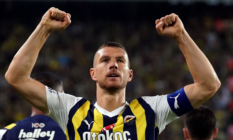 Edin Dzeko, ilk Süper Lig maçında 2 gol attı