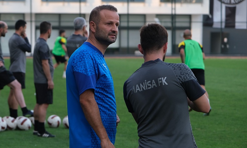 Manisa Futbol Kulübü Teknik Direktörü Osman Zeki Korkmaz: “Transferde birkaç oyuncu ile temasımız var”