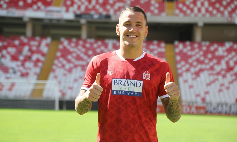 Sivasspor, Rey Manaj’ı renklerine bağladı