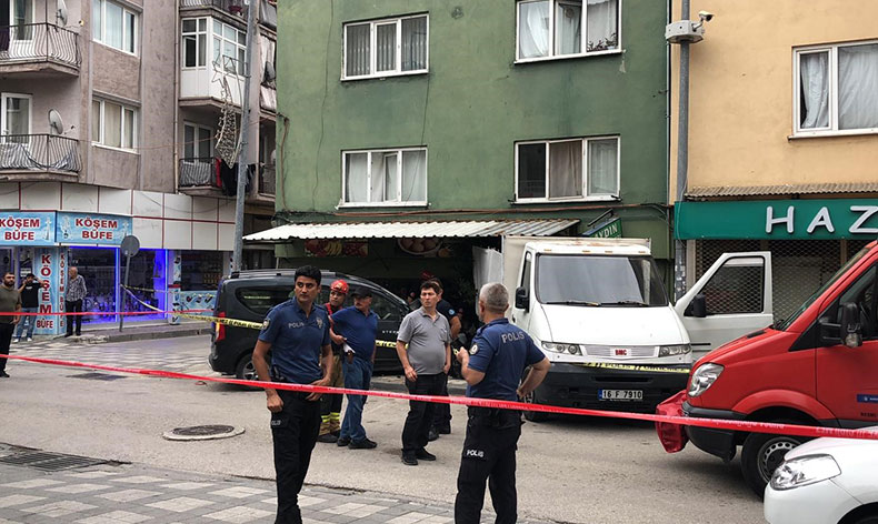 Fabrika işçisini ecel kaldırımda yakaladı