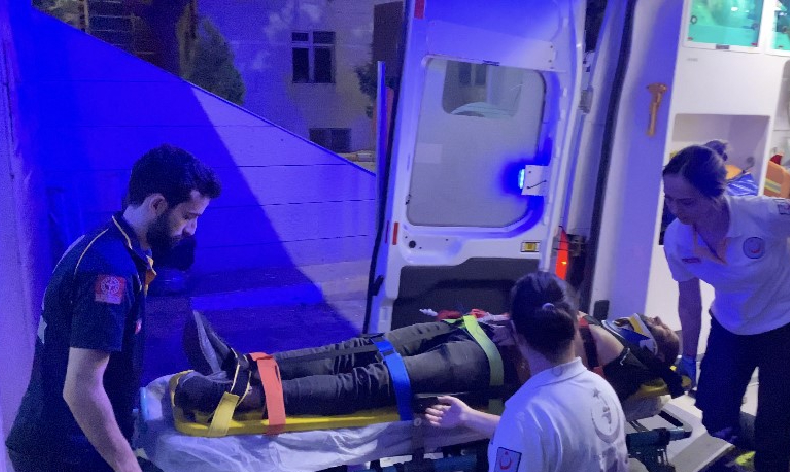 Kaçak göçmenleri taşıyan araç kaza yaptı