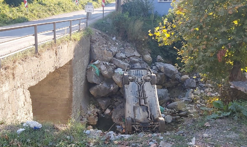 Sinop’ta otomobil dereye uçtu
