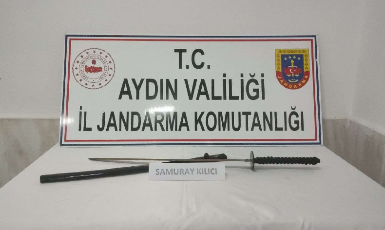 Üzerinde samuray kılıcı ele geçirildi