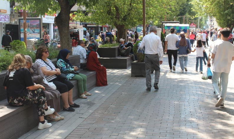 Kimisi sıcağı kimisi soğuktan korunuyor