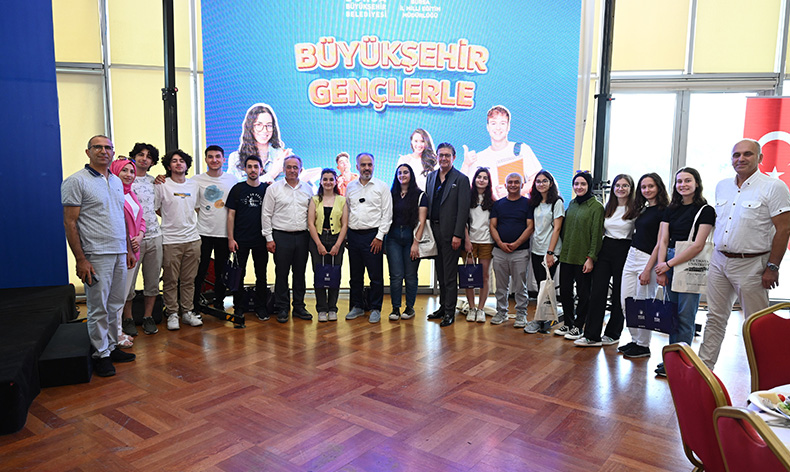 Belediyeden öğrencilere danışmanlık hizmeti