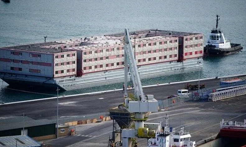 İngiltere’den yüzen hapishane açıklaması