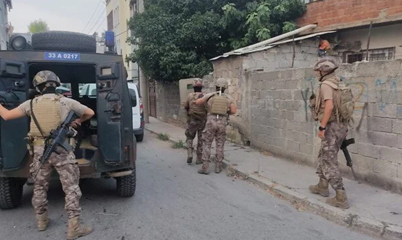 Uyuşturucu satıcılarına şafak baskını