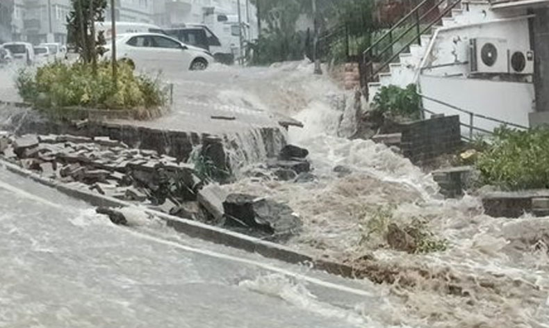 Samsun’da yollar göle döndü
