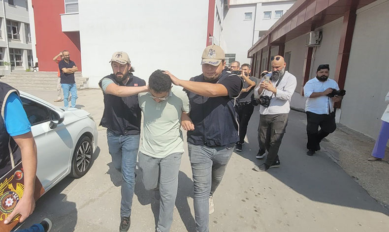 FETÖ’den  aranan eski komiser yakalandı