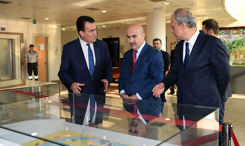 Vali Demirtaş, Osmangazi Meydanı’nı inceledi