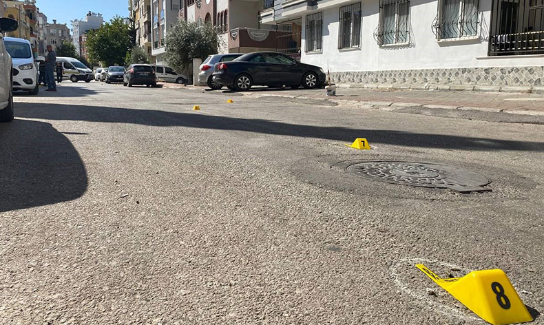 Sokakta havaya rastgele ateş etti