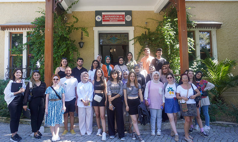 Depremzede gençler Buca’da moral depoladı